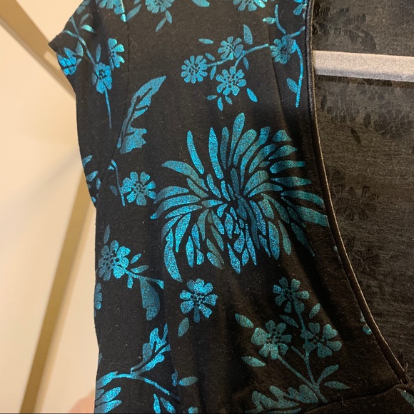 3/$30 Vintage 90s Blue Metallic Floral Tee - Small - Picture 6 of 7